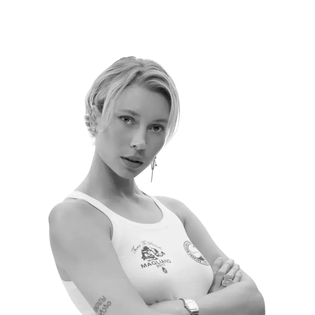 Юлия Коваль — телеведущая, блогер, основатель студии фитнеса и растяжки 143 Studio